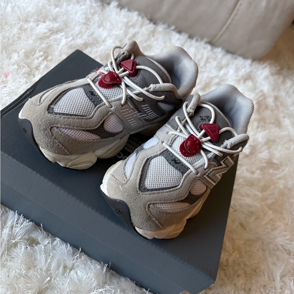 New Balance 9060 Kids Sneakers in Gray and Red